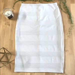 WHITE PENCIL SKIRT
